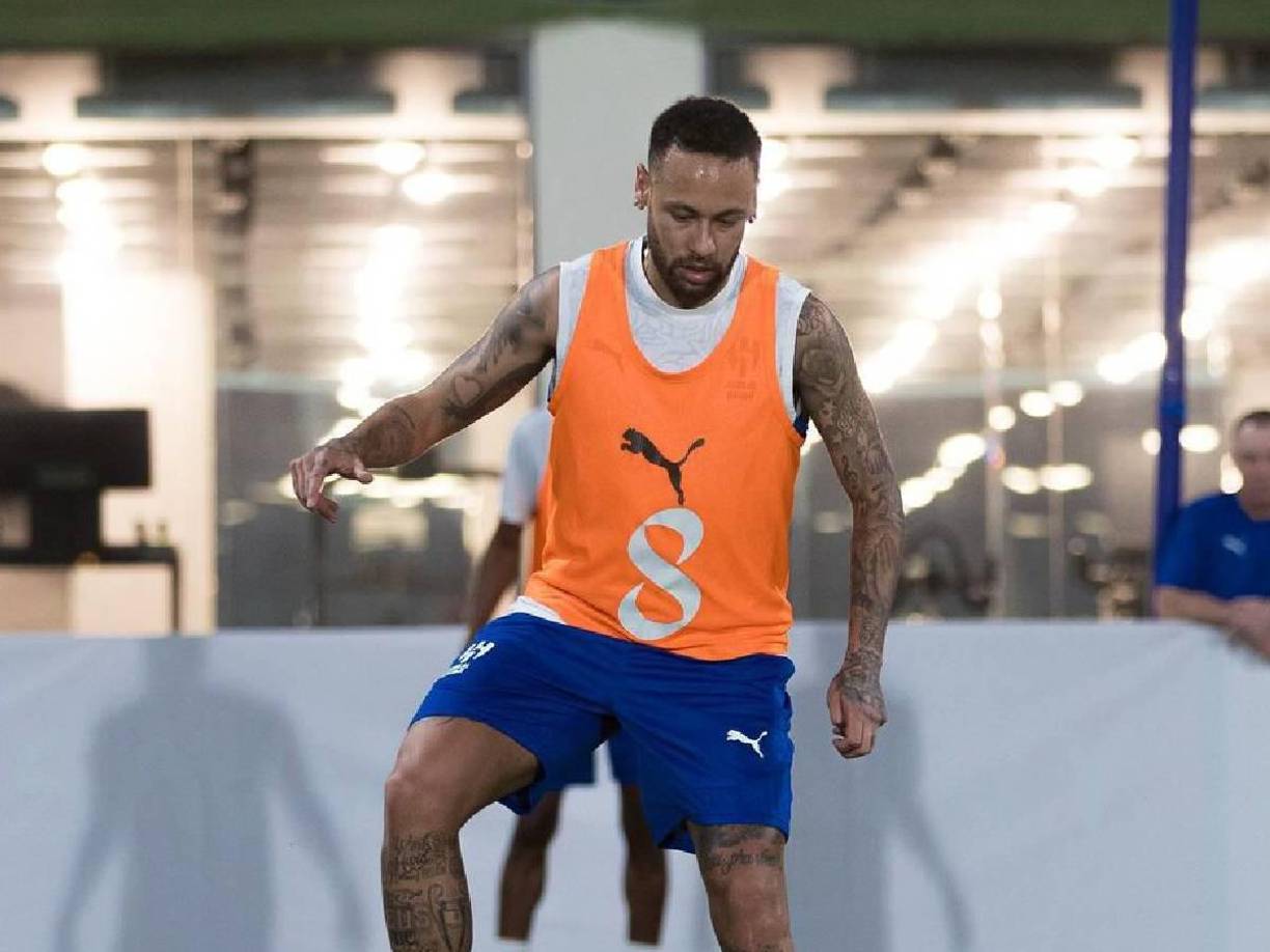 A través de sus redes sociales, Neymar compartió en reiteradas ocasiones como avanzaba su lesión, y en algunos casos, los duros momentos que pasaba. 