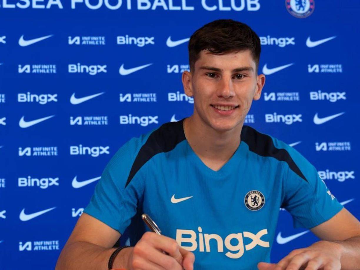 Chelsea ha fichado al guardameta belga Mike Penders por 20.000.000 €. Firma hasta junio de 2032. Seguirá cedido en el Genk hasta final de temporada.