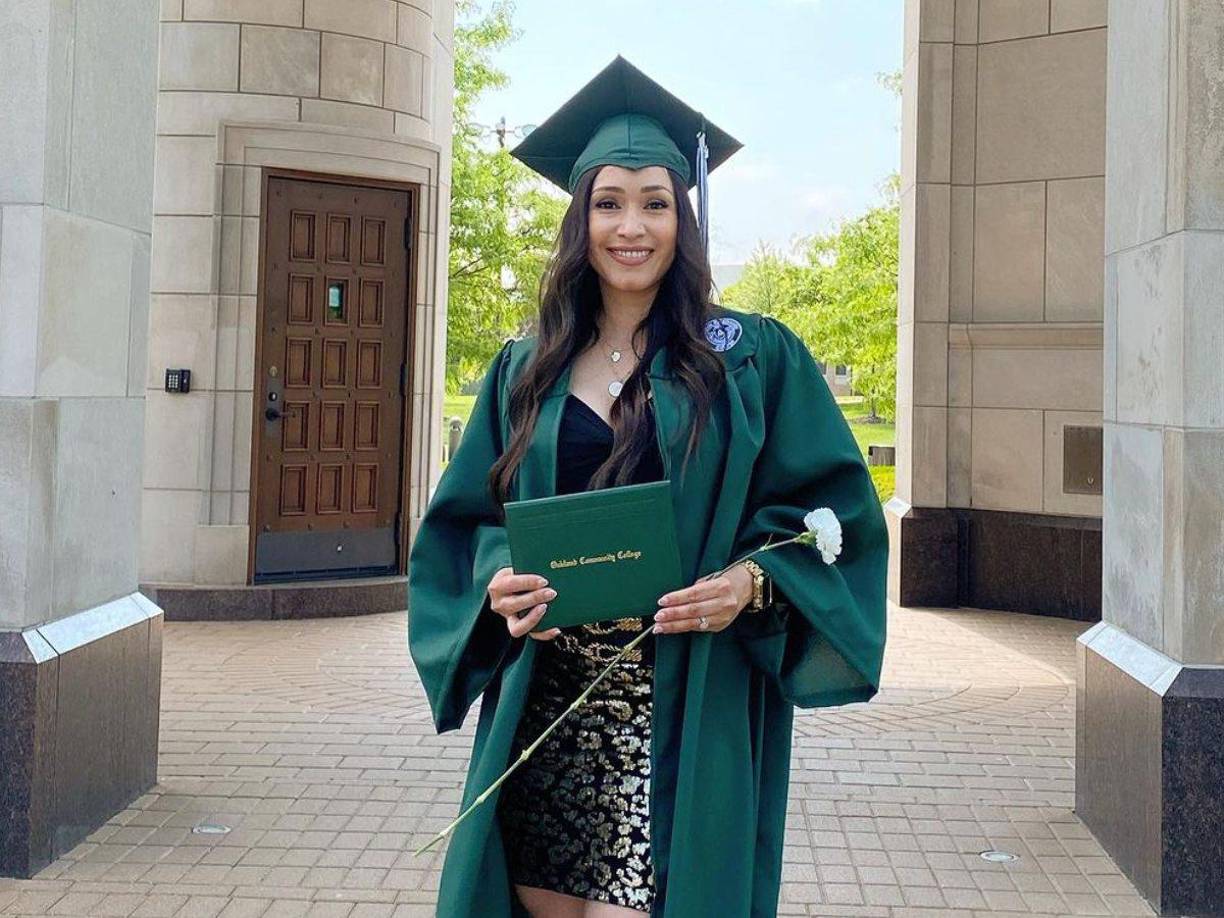 Posteriormente, la bella Mabiza se graduó como higienista dental.