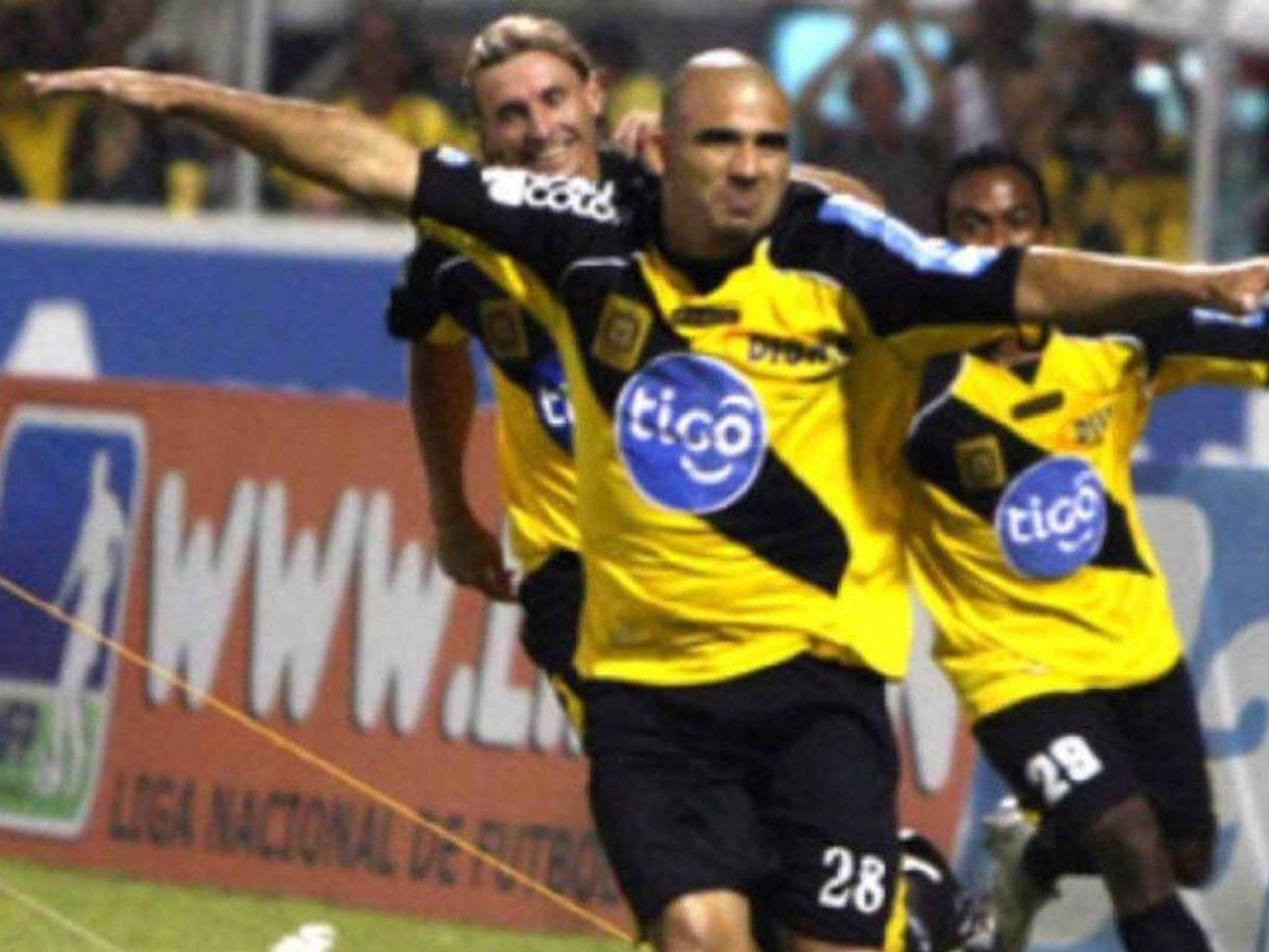 Torlacoff se despidió de Motagua en 2009 y pasaría a vestir los colores del desaparecido Hispano de Comayagua, en donde se encariñaría de dicha ciudad.