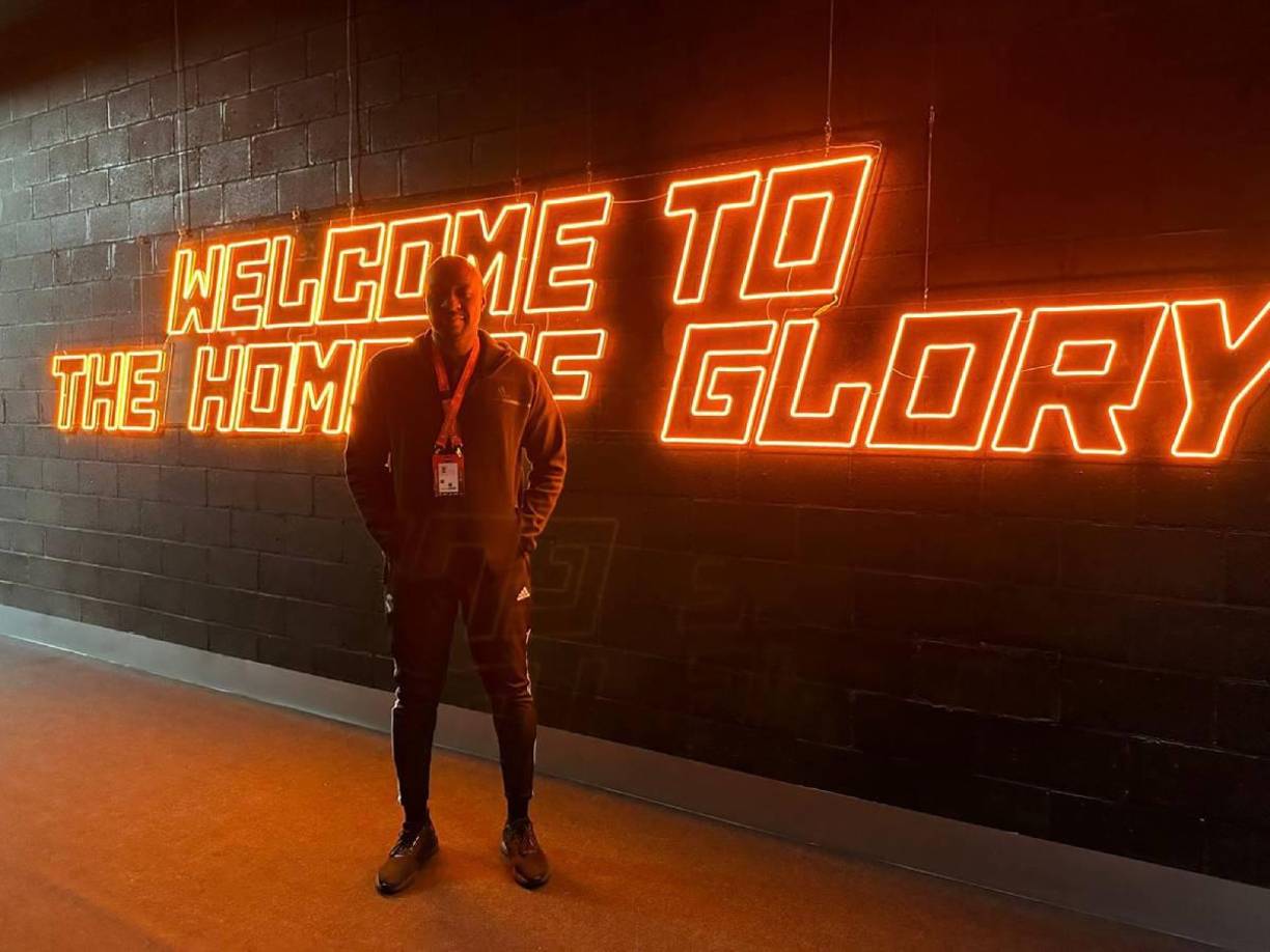 “Mi historia es como la de cualquier inmigrante hondureño; en cualquier parte del mundo, me críe en un barrio pobre de Tegucigalpa, aunque mi familia es originaria de Tela, en la capital fue donde crecí y realicé mis estudios primarios, secundarios y universitarios. Luego viajé a España hace 14 años”, dijo en su momento el galeno en charla exclusiva con Diario LA PRENSA. 