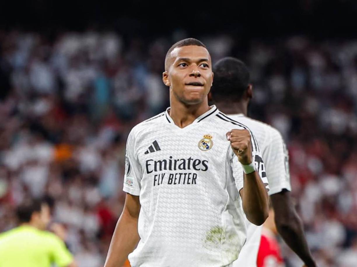 Las presiones por tener que erigirse como el mejor futbolista del mundo, la llegada al Real Madrid, las críticas de la prensa y los hinchas Merengues y algunos factores extrafutbolísticos son un cóctel peligroso para Mbappé .