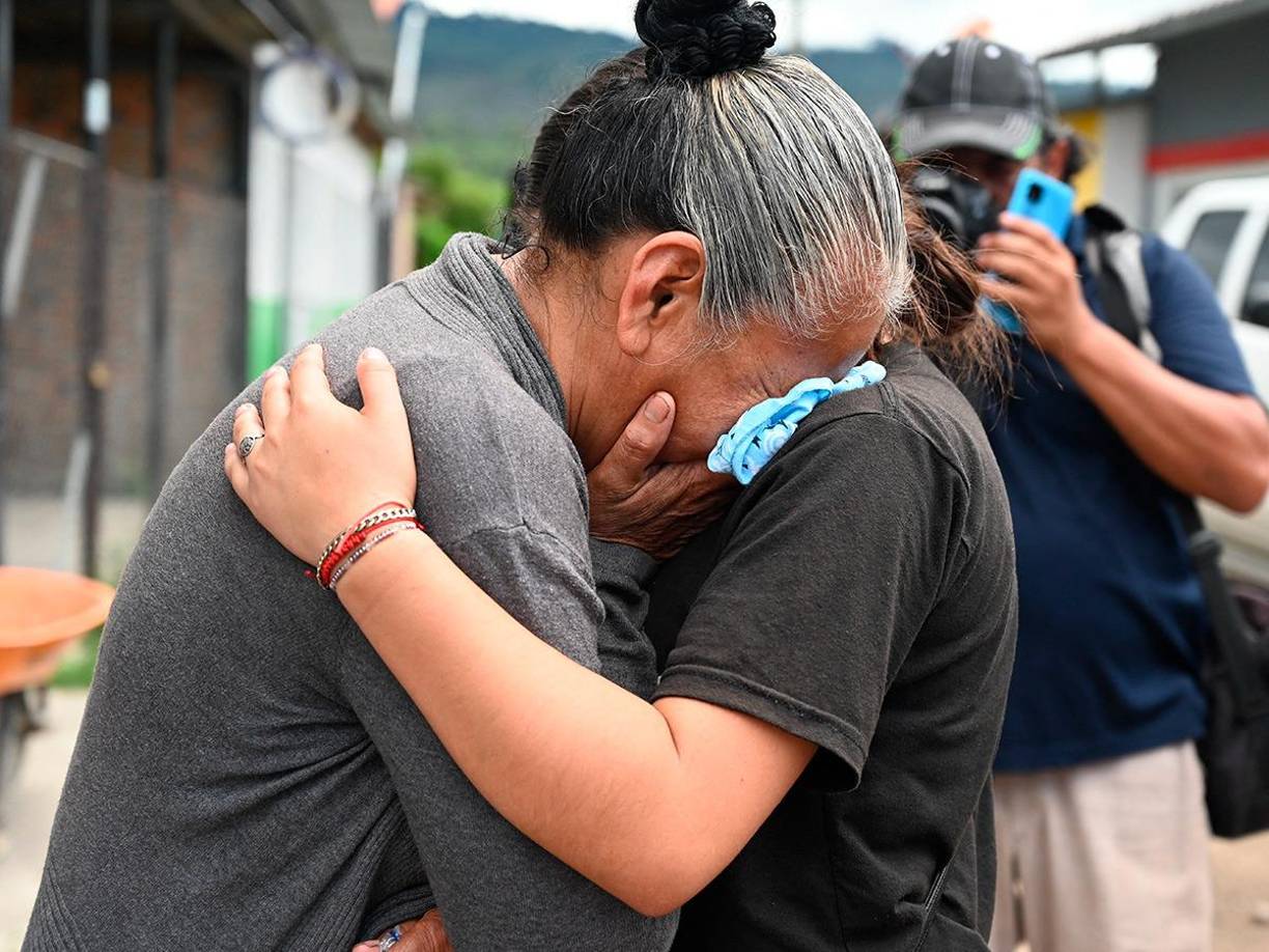 Las imágenes son desagrradoras, madres buscando información de sus hijas.