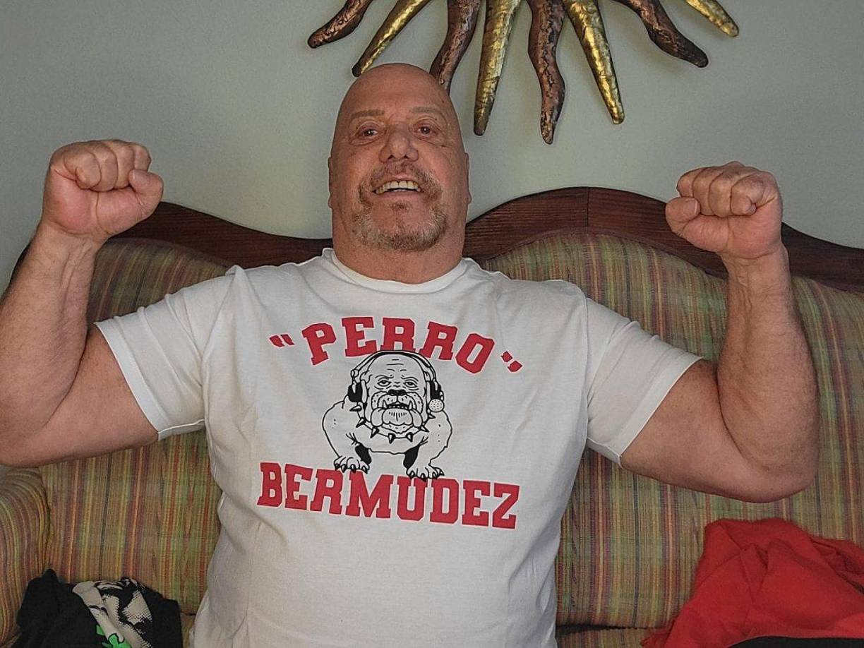 “Es muy difícil, el levantarte cuando estás acostumbrado a trabajar todos los días, levantarte y no tener que hacer... pero sí extraño el ‘jale’, el trabajo, pero ahorita me voy a echar dos mesesitos descansando totalmente después de años y años y años de trabajo”, señaló Enrique Bermúdez. 