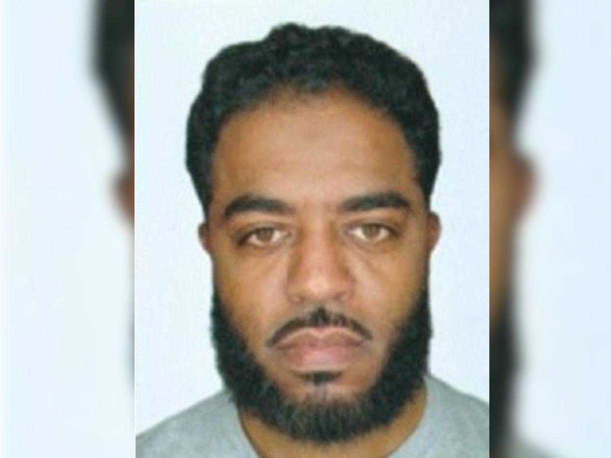 El sospechoso, Shamsud-Din Jabbar, un ciudadano estadounidense de Texas, fue identificado por el FBI, que también confirmó la presencia de una aparente bandera del ISIS en el camión utilizado en el ataque.