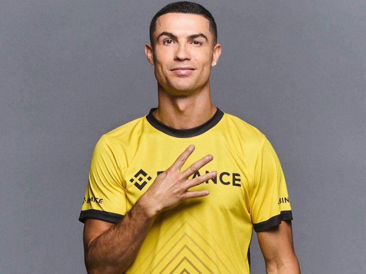 En una entrevista para NOW, Cristiano Ronaldo habló de su futuro. “No sé si me retiraré pronto, en dos o tres años... pero probablemente me retiraré aquí en Al Nassr. Estoy muy feliz en este club, me siento bien en este país y quiero continuar. Probablemente veo mi futuro haciendo cosas fuera del fútbol cuando me retire”.
