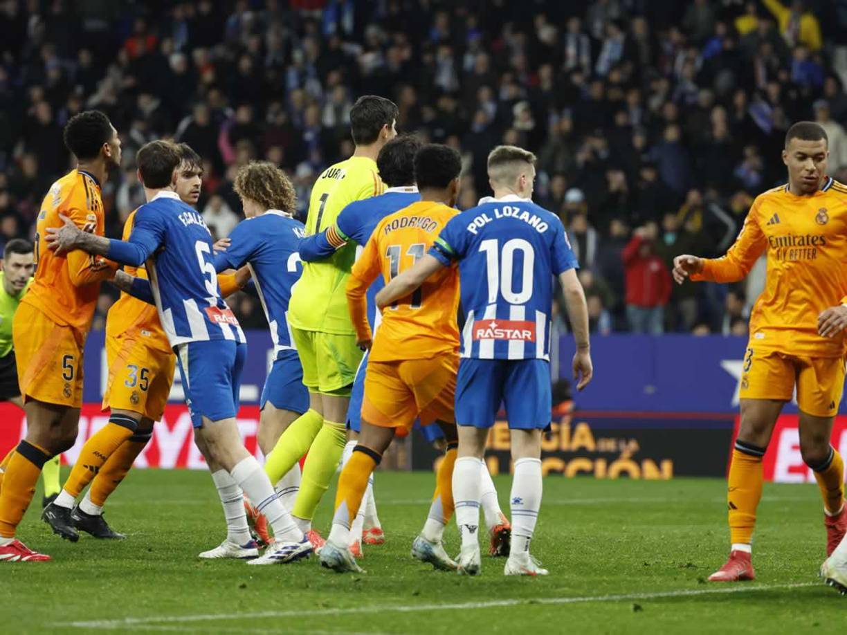 Thibaut Courtois subió al área del Espanyol en la última jugada del partido para buscar el empate contra el Espanyol.