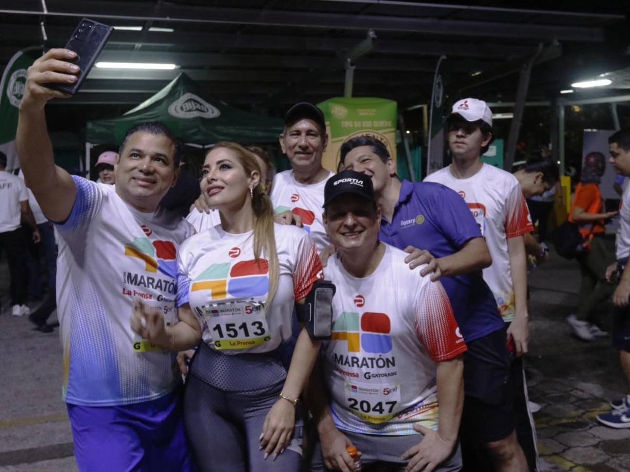 Esta hermosa chica llegó con un grupo de amigos y familiares para ser parte del evento de atletismo más importante de Honduras.