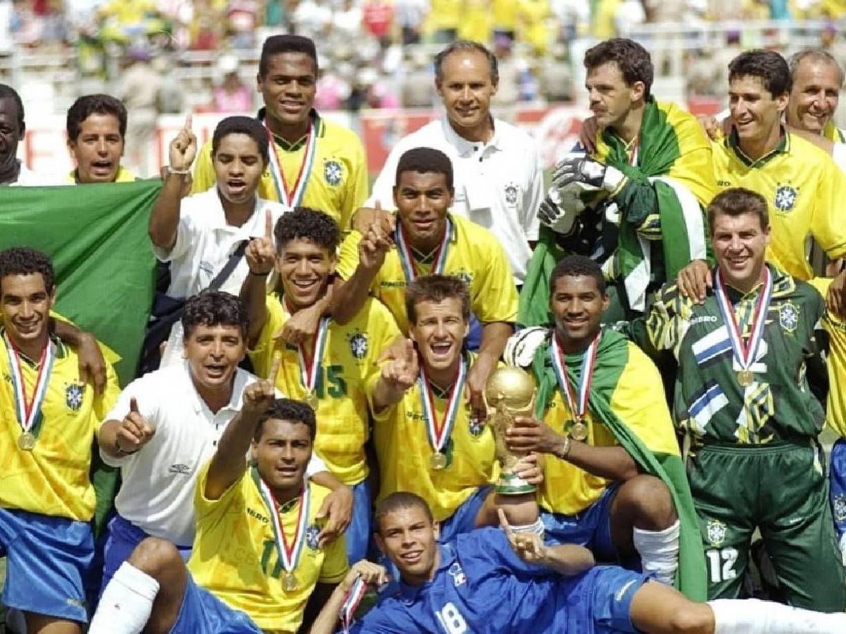 Es uno de los pocos futbolistas que ha logrado ganar tanto la Copa del Mundo, la Copa Libertadores y la Champions League, un logro compartido con compatriotas como Dida y Ronaldinho.