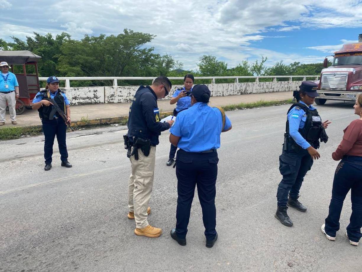 La alerta azul en contra de Manzanares es por que las autoridades la tienen como sospechosa por el delito de lesiones con resultados de muerte, homicidio o asesinato en contra de una mujer y su hijo. 