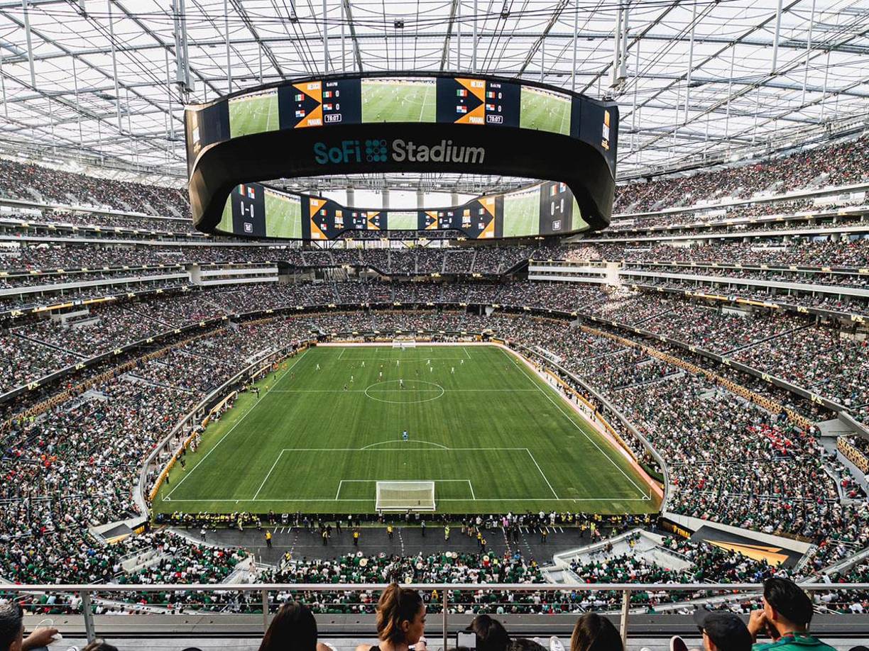 Sofi Stadium: Fue inaugurado en 2020 y está ubicado en Inglewood, California. Es el hogar de Los Angeles Rams y Los Ángeles Chargers de la NFL. 