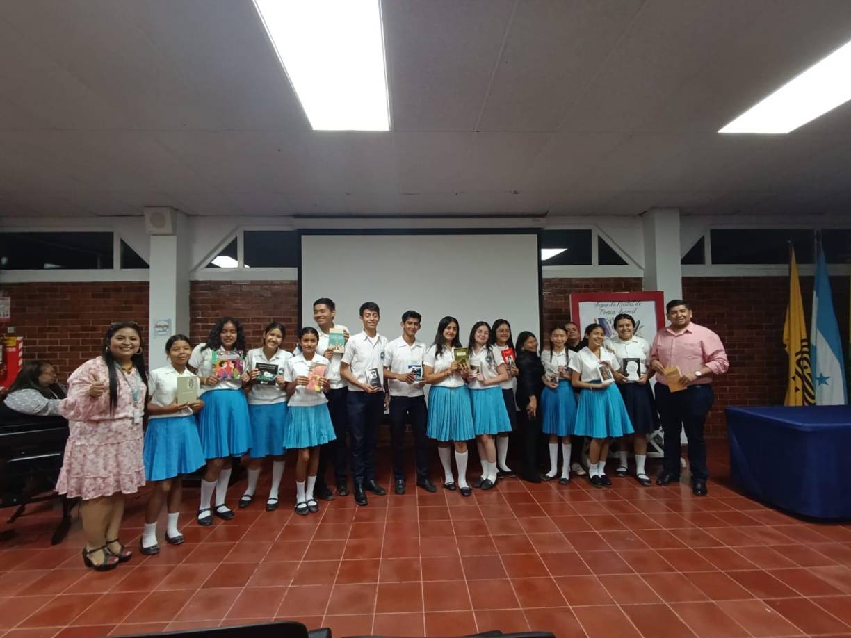 Al culminar el evento se les entregó su diploma de participación y un libro a cada participante en nombre de la Secretaría de las Culturas, las Artes y los Patrimonios de Honduras.<b> </b>