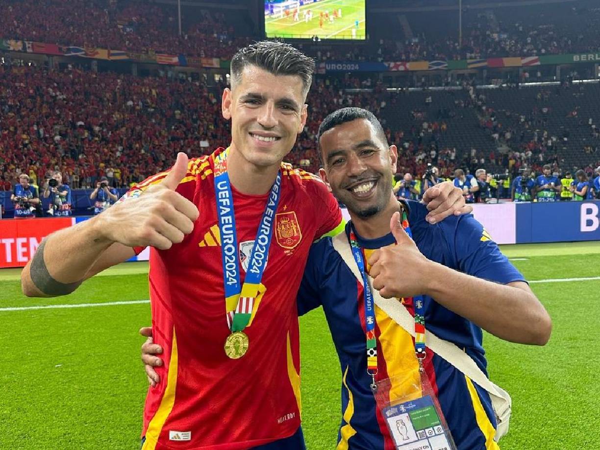 Nasraoui se encontró con esta carpa por la avenida Perú de Mataró y, según la sentencia, ”empezó a acercarse a ella y a insultar a los simpatizantes del partido allí presentes, hasta que más tarde se juntó con otros individuos y desde lejos les insultaban y les tiraban huevos”