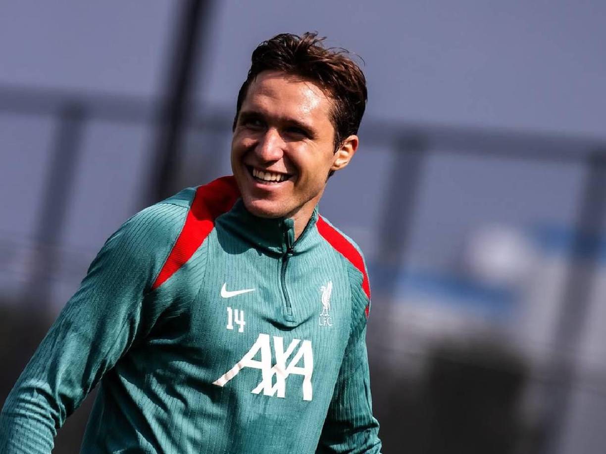 El Napoli y el Inter tienen en el radar a Chiesa, quien no está siendo protagonista en su etapa con el Liverpool.