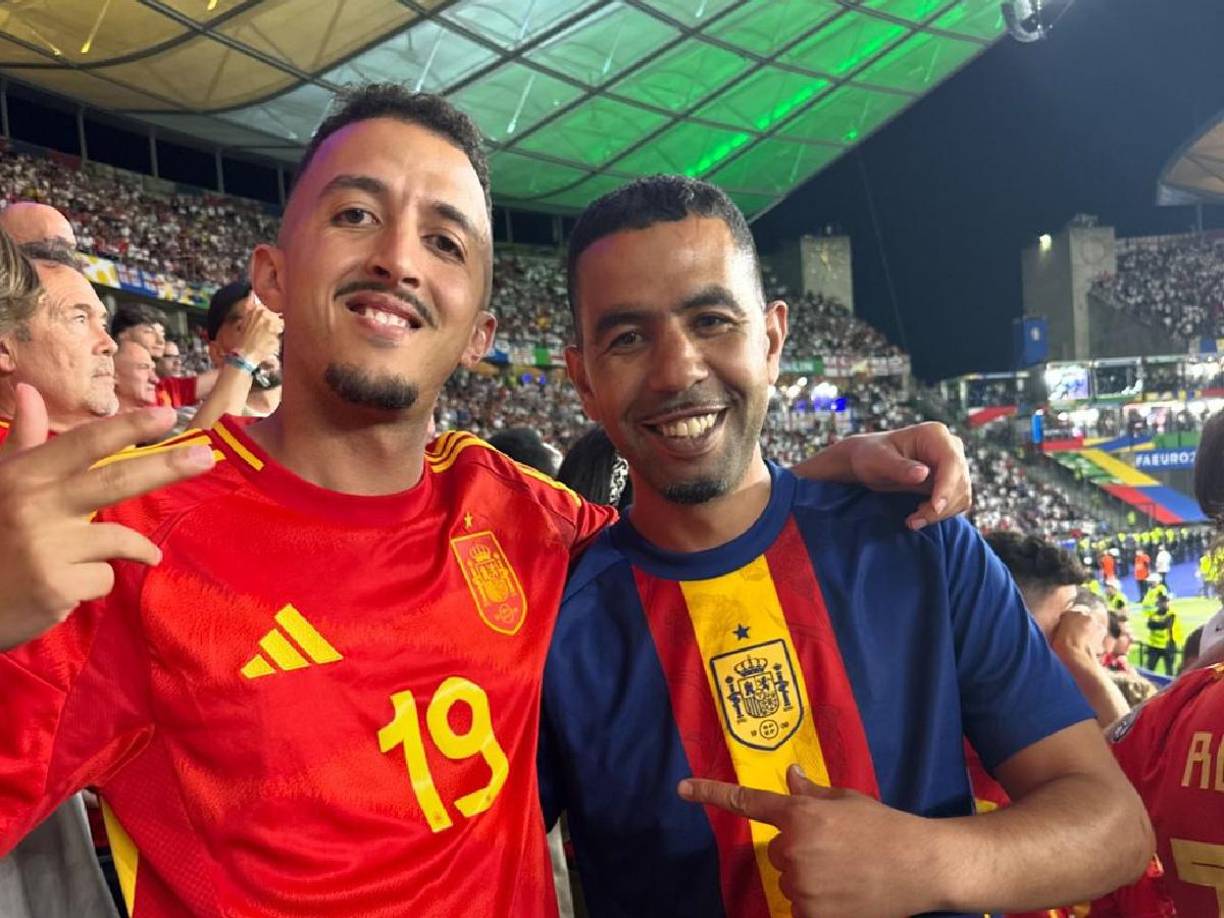 Posteriormente, este viernes, Mounir Nasraoui abandonó el Hospital Germans Trias i Pujol de Badalona tras recibir el alta hospitalaria, según ha podido constatar EFE.