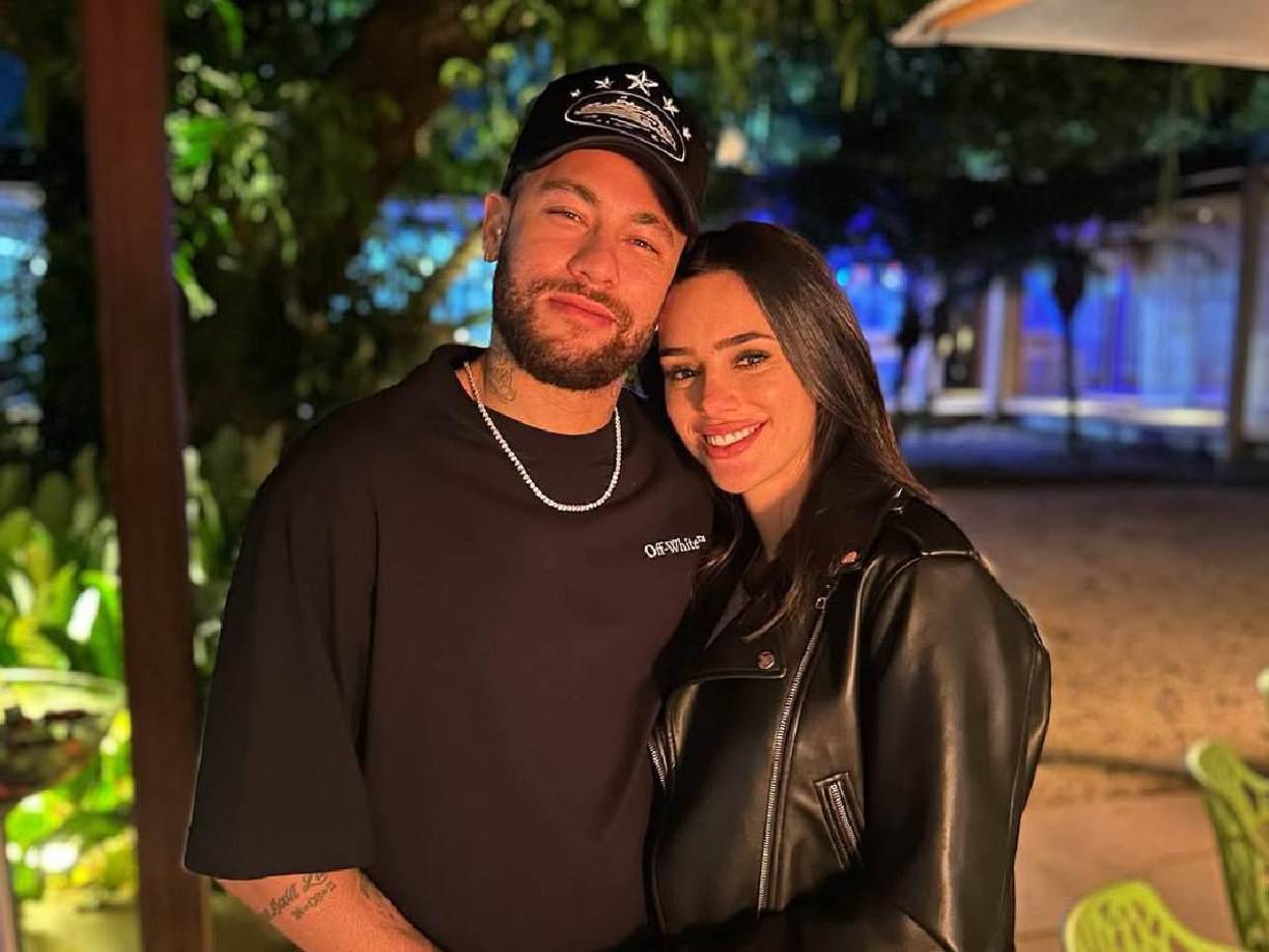 El futbolista anunció en sus redes sociales que será padre por cuarta vez, pues espera una niña junto a su pareja, la influencer brasileña Bruna Biancardi.