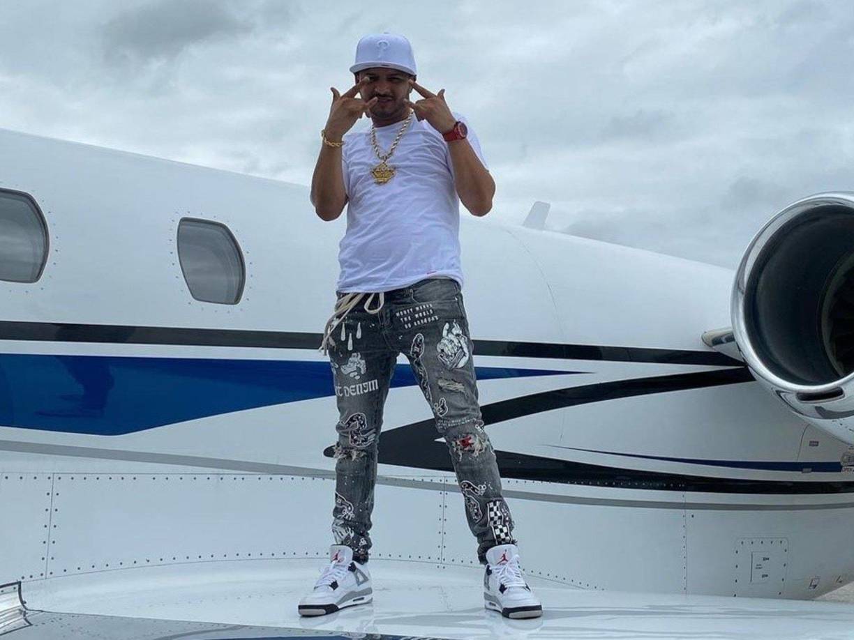 No hay mayor satisfacción que esta, para esto pasamos el año trabajando sin descanso y estoy seguro de que en el 2022 rompemos con más”, dijo recientemente el productor en sus redes sociales.