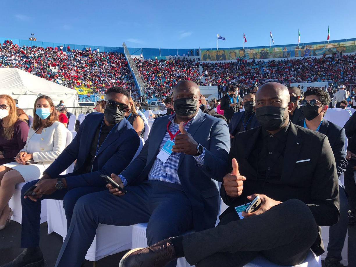 Jerry, Milton y Johny Palacios en el estadio Nacional de Tegucigalpa.
