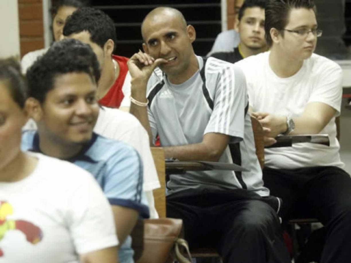 Luego de retirarse del fútbol hace más de 12 años, Mario César Rodríguez comenzó su carrera universitario en educación física, meta que ya cumplió.