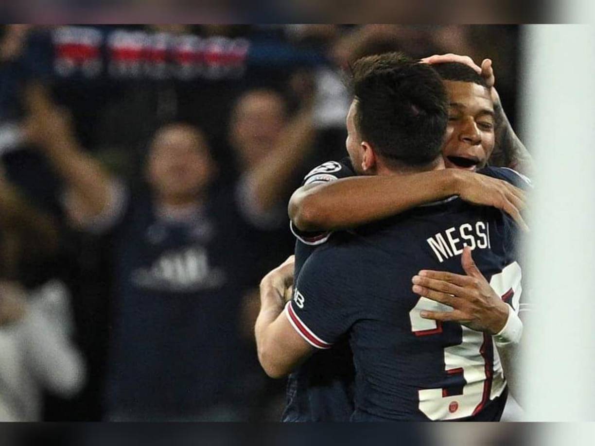 Mbappé se rindió ante la calidad de Messi y le dio un efusivo abrazo.