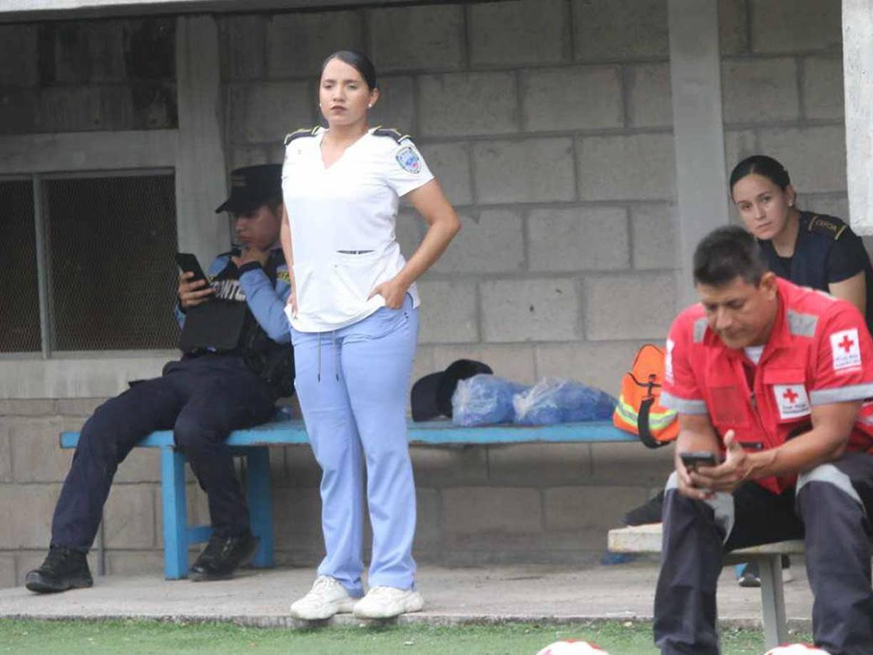 Ella también llamó la atención en la cancha del estadio Emilio Williams de Choluteca.