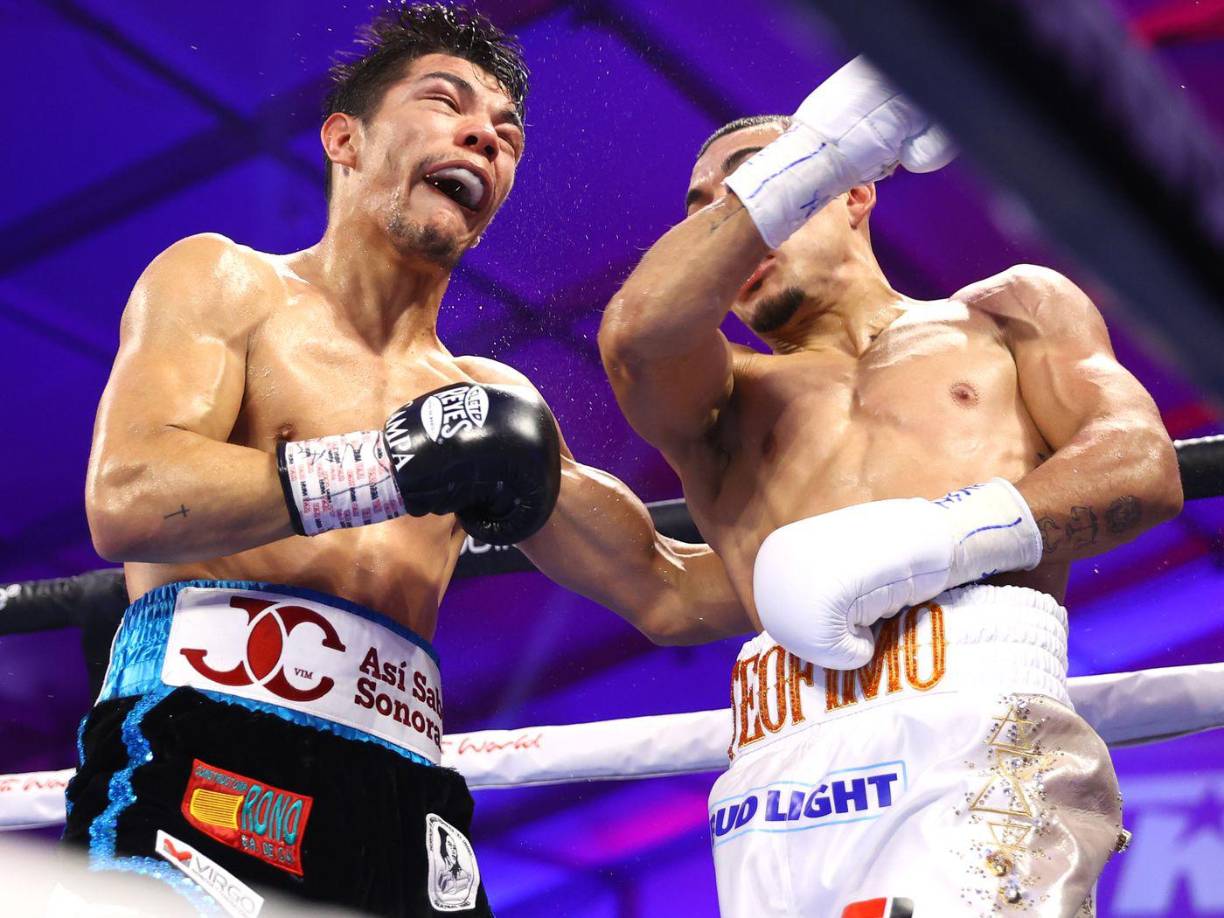 Pedro Campa sufrió mucho con los duros golpes de Teófimo López.