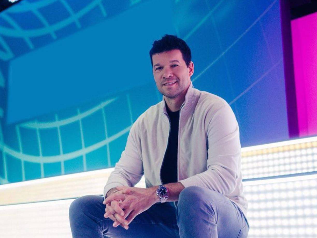 Este episodio ha desatado un debate sobre la presión que las figuras públicas enfrentan ante el escrutinio mediático, especialmente en situaciones personales y familiares tan sensibles como esta.