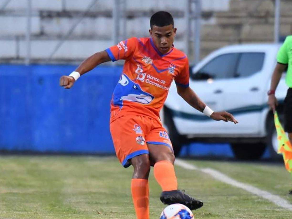 Axel Gómez : El lateral zurdo estaría llegando a la Real Sociedad de Tocoa por petición de Héctor Vargas.