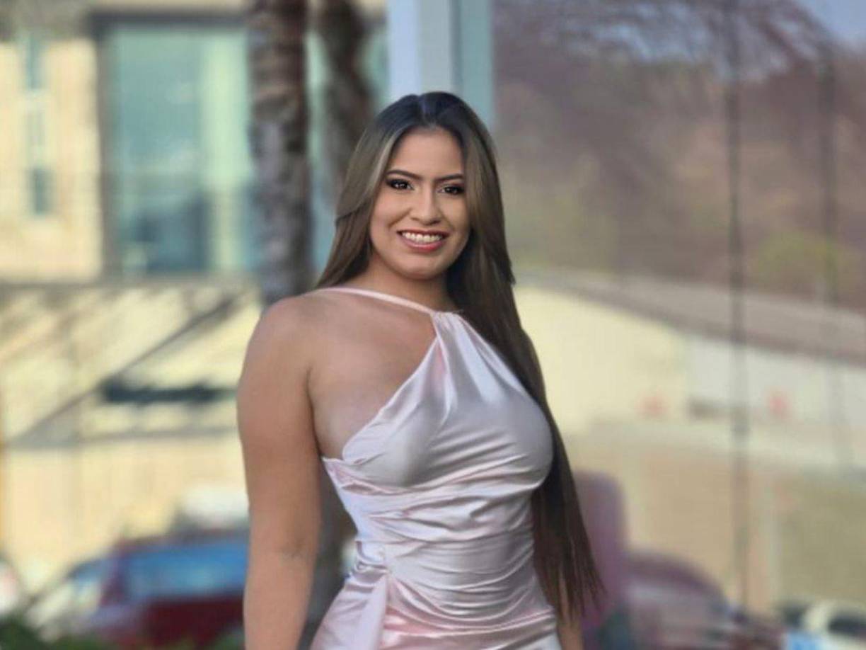 “Tengo que ver una foto porque no lo conozco, de verdad, si lo conociera respondería.”, agregó Alejandra Rubio respecto a rumores que la vinculan con André Orellana.