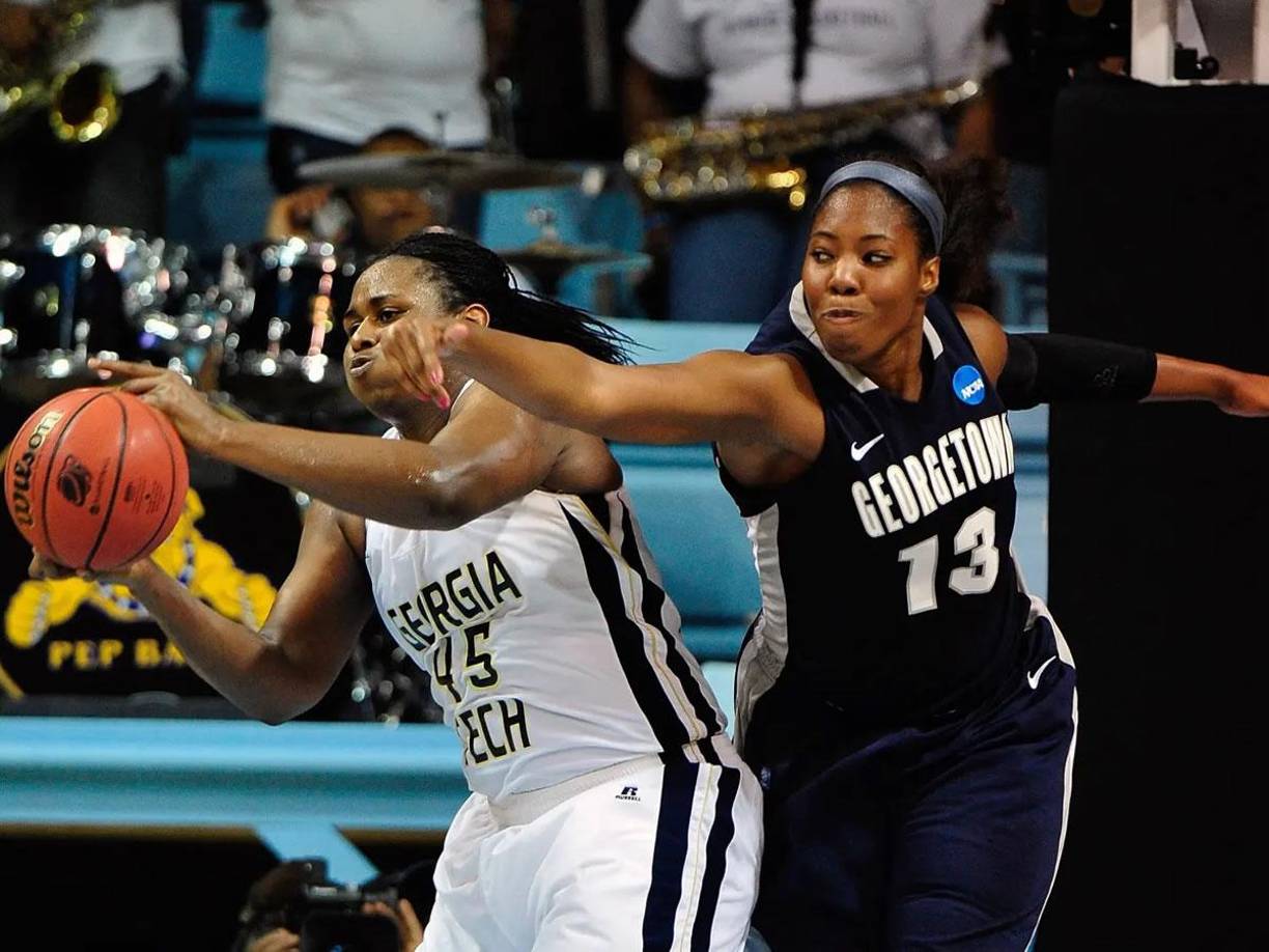 Sydney Wilson, 1,96 m., era exjugadora de baloncesto de la Universidad de Georgetown e integrante de la Asociación Nacional para el Progreso de las Personas de Color (NAACP).
