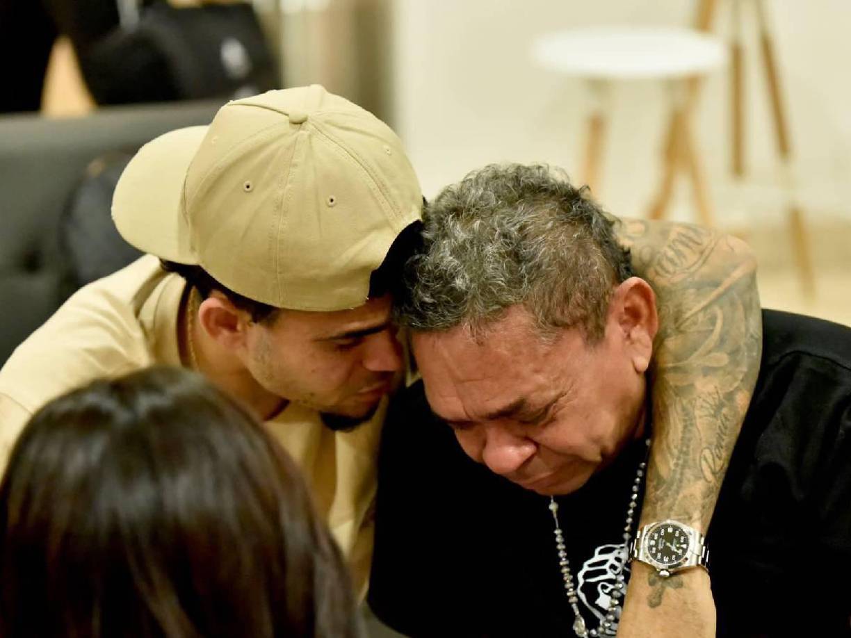 Luis Díaz se unió este martes a la concentración de la selección de Colombia en Barranquilla para los duelos ante Brasil y Paraguay rumbo al Mundial 2026, sin embargo, uno de los momentos más esperados era el reencuentro con su padre. 