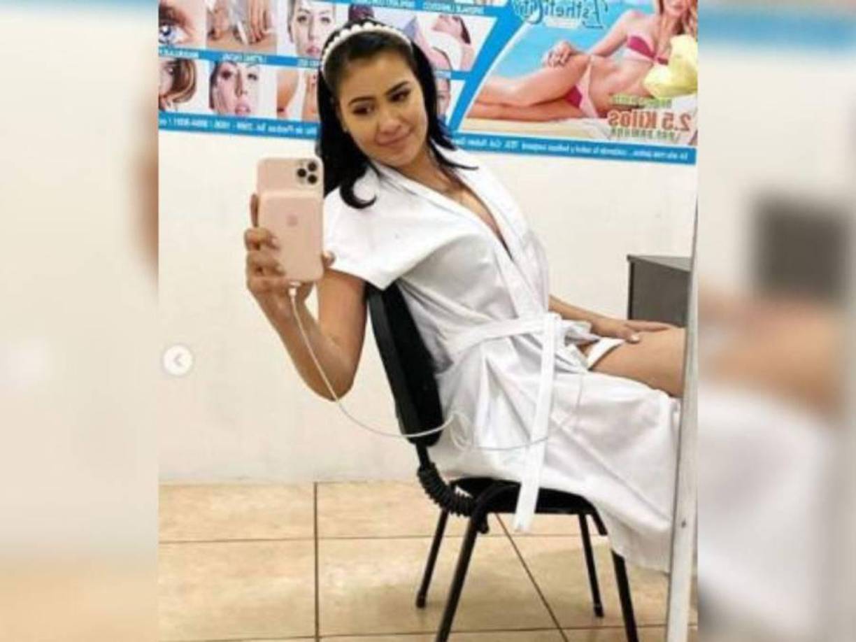 Con esta imagen Alejandra informó a sus seguidores que se realizaría una operación para hacer más fina su cintura.