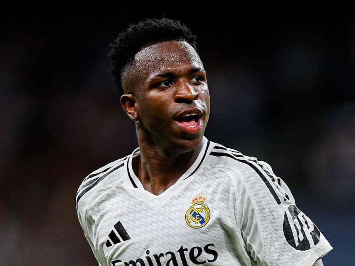 Vinicius está en el centro de una increíble propuesta económica proveniente de Arabia Saudita. Según fuentes cercanas al club, Al-Ahli estaría dispuesto a ofrecer una suma histórica de 350 millones de euros para fichar al joven talento en la próxima ventana de transferencias en verano.