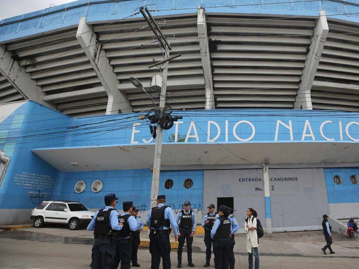 La directiva de Motagua informó durante la semana que no permitirán el ingreso de la Ultra Fiel con el motivo de mantener la seguridad de los aficionados que asistan al clásico capitalino, pues se sabe de la gran rivalidad que tienen con los Revolucionarios.