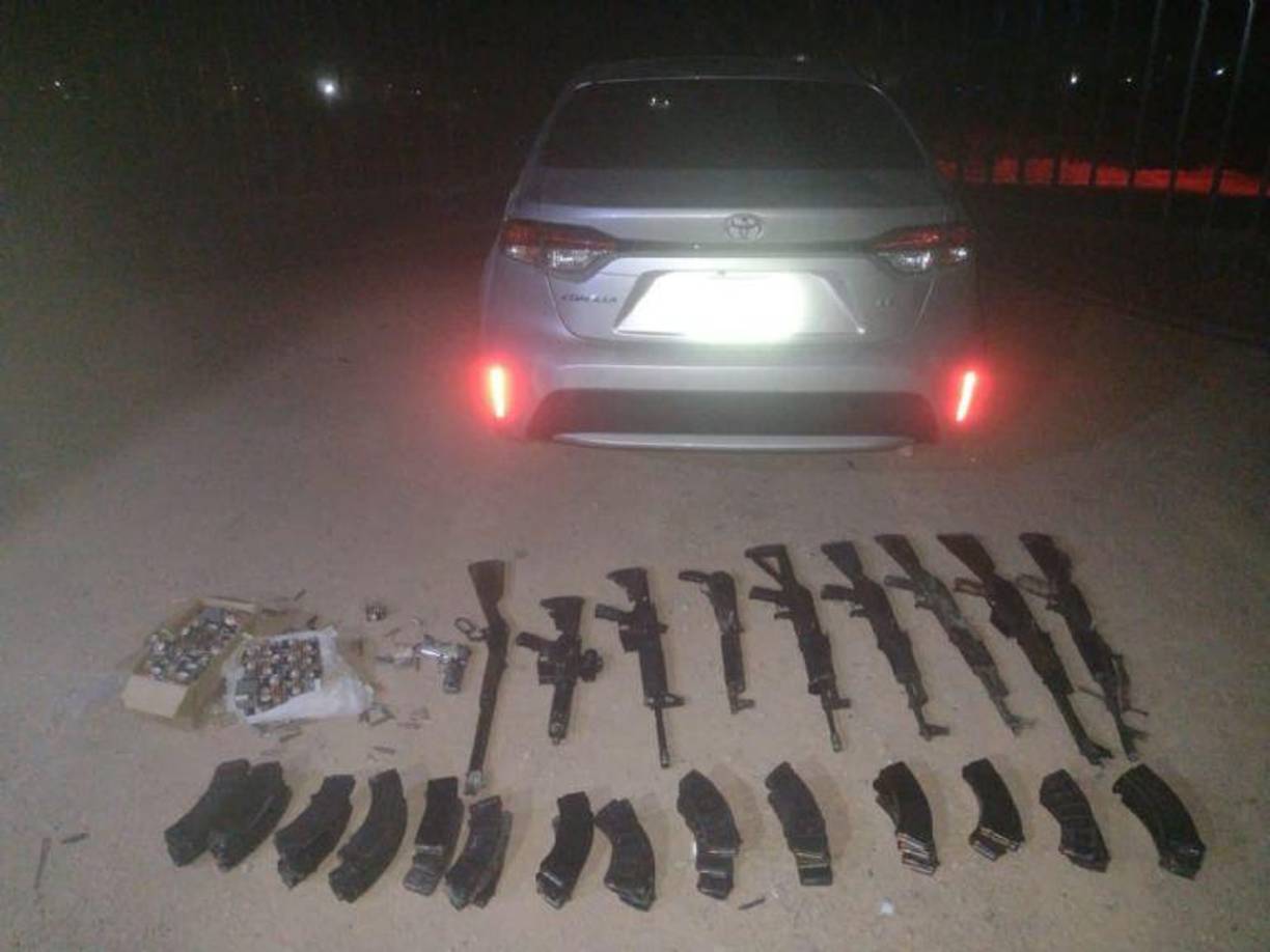 Arsenal decomisado tras balacera en Caborca.