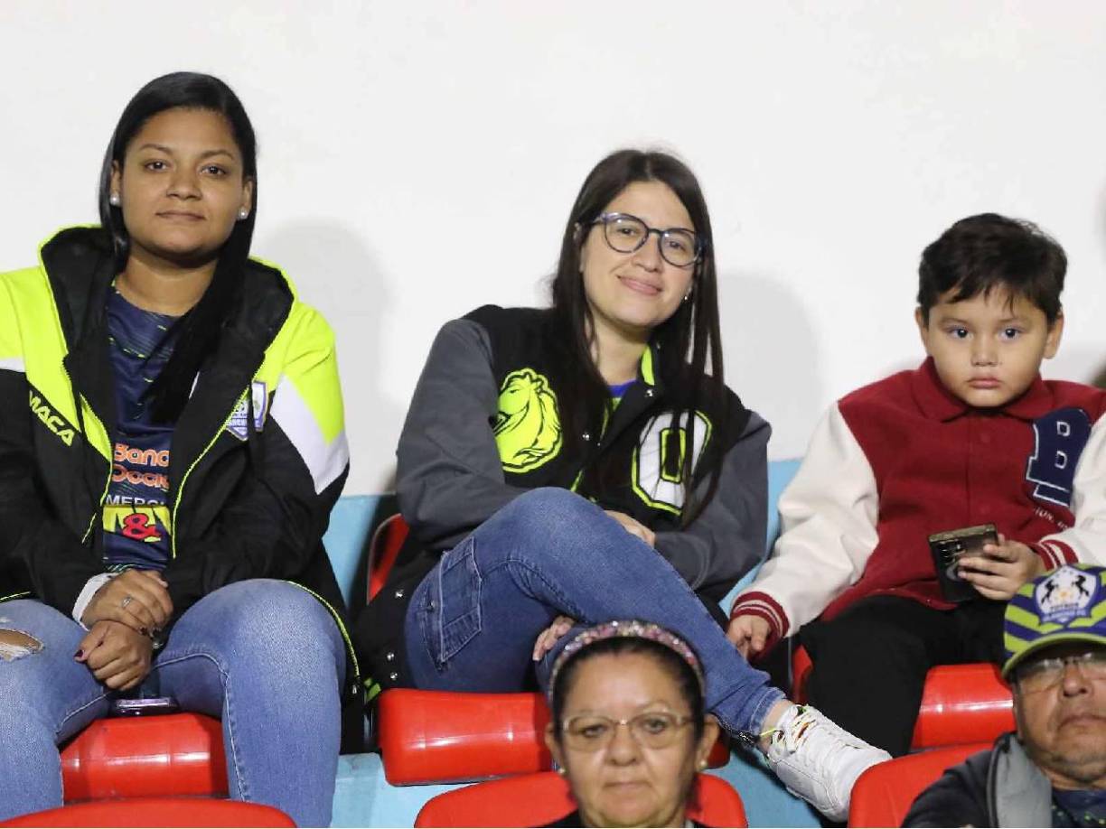 Las aficionadas del Olancho FC llegaron para apoyar a los Potros.