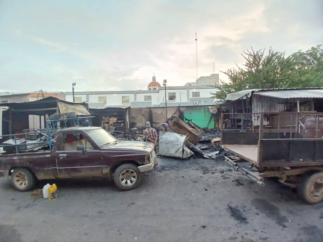 Según información preliminar, un cable del tendido eléctrico tomó fuego repentinamente. 