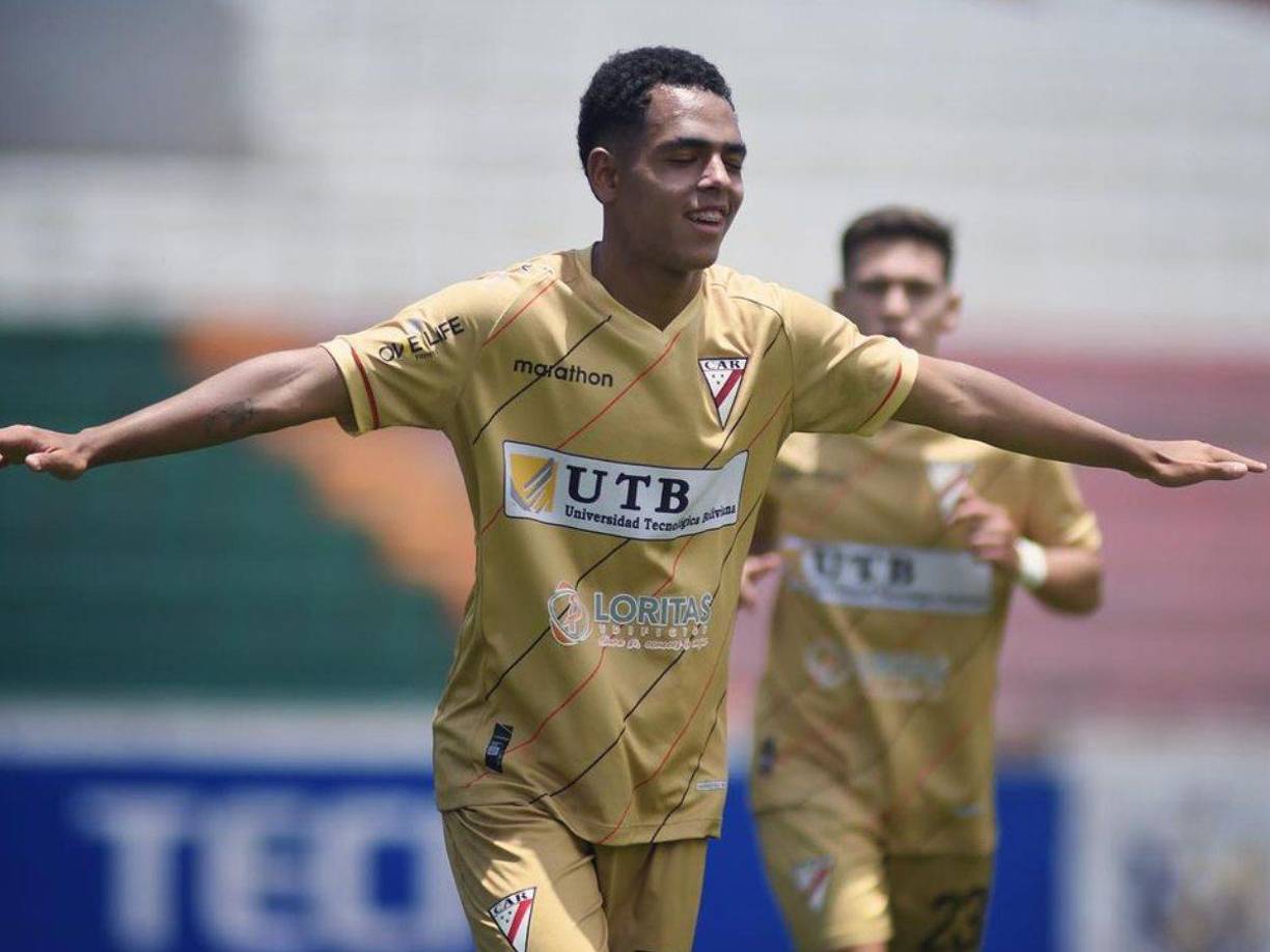 Por ley, los menores de edad necesitan de la presencia de sus padres o un mayor a cargo para poder completar la documentación que los habilite a ingresar a Estados Unidos. 