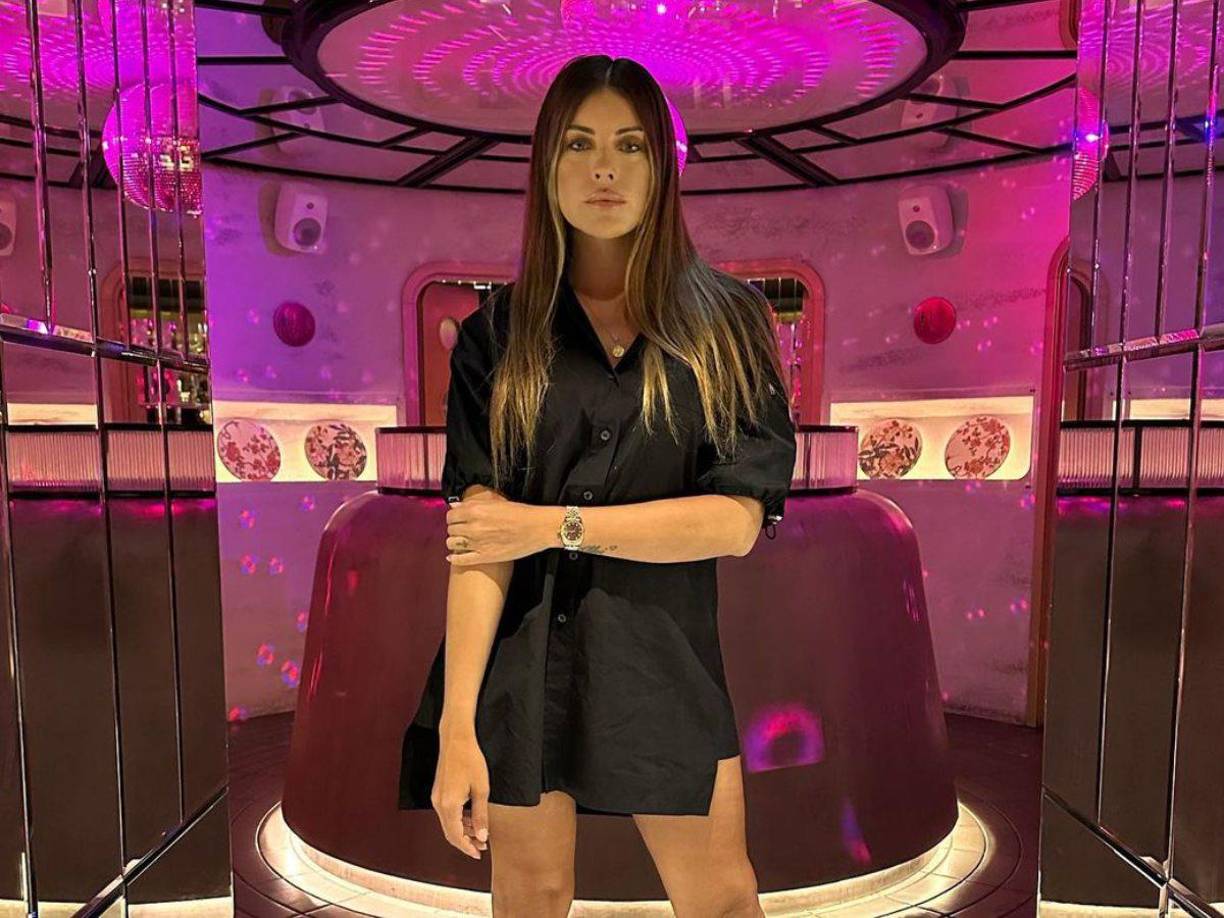 Ella misma se encarga de modelar sus diseños en campañas publicitarias en las redes sociales y ha participado en diversos eventos de la semana de la moda en destinos como París y Nueva York.