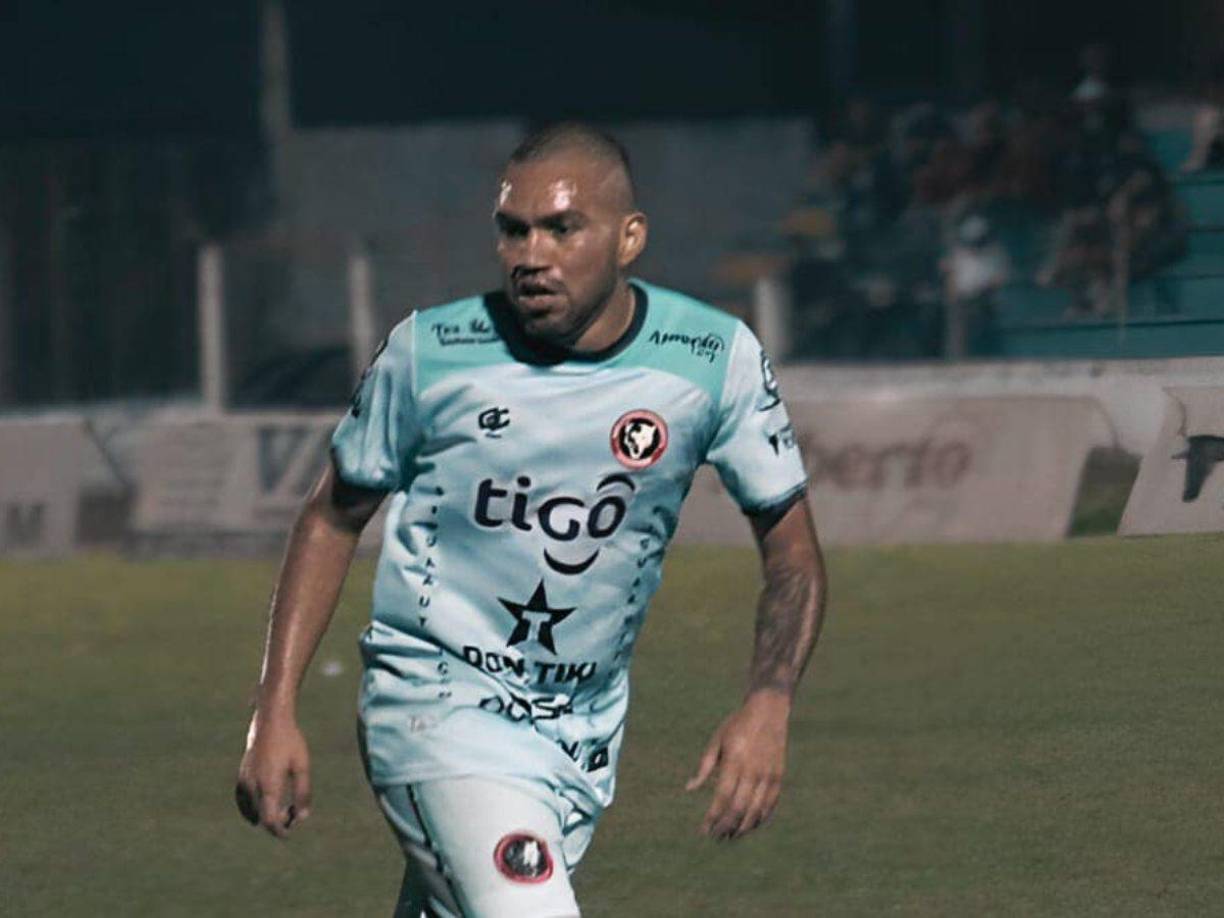 José Escalante : El volante zurdo anunció su retiro tras jugar en el Independiente de Siguatepeque. Ahora es el nuevo director deportivo del Independiente de la Liga de Ascenso.