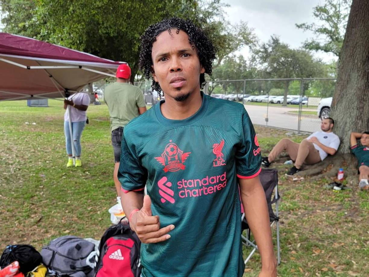 Miguel Valerio, ex jugador del Vida, llegó al complejo de Lafreniere Park para estar en el campeonato.