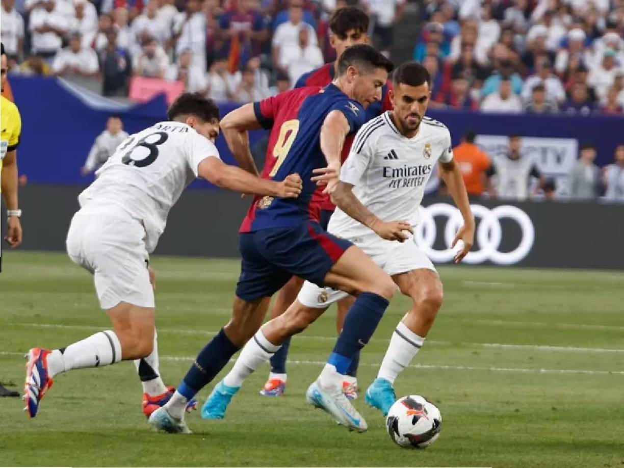 Ambos equipos llegan a este clásico con las mejores sensaciones. Barcelona es líder de La Liga con 27 unidades, mientras que el Real Madrid le sigue con 24.