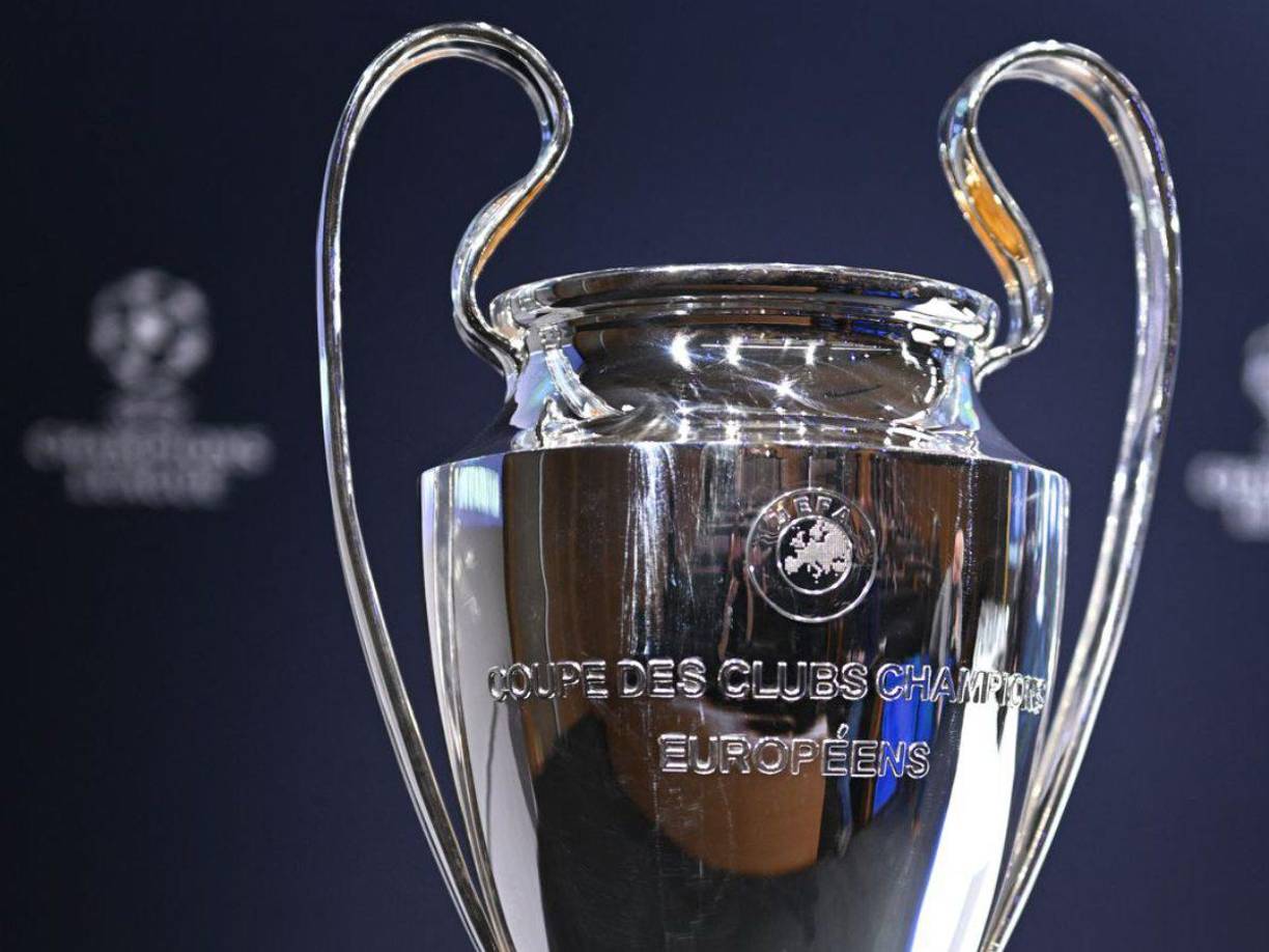 Este cambio de formato también incluye dos nuevas plazas para las dos ligas mejores rankeadas de la UEFA, que en este momento son la de Italia y Alemania.