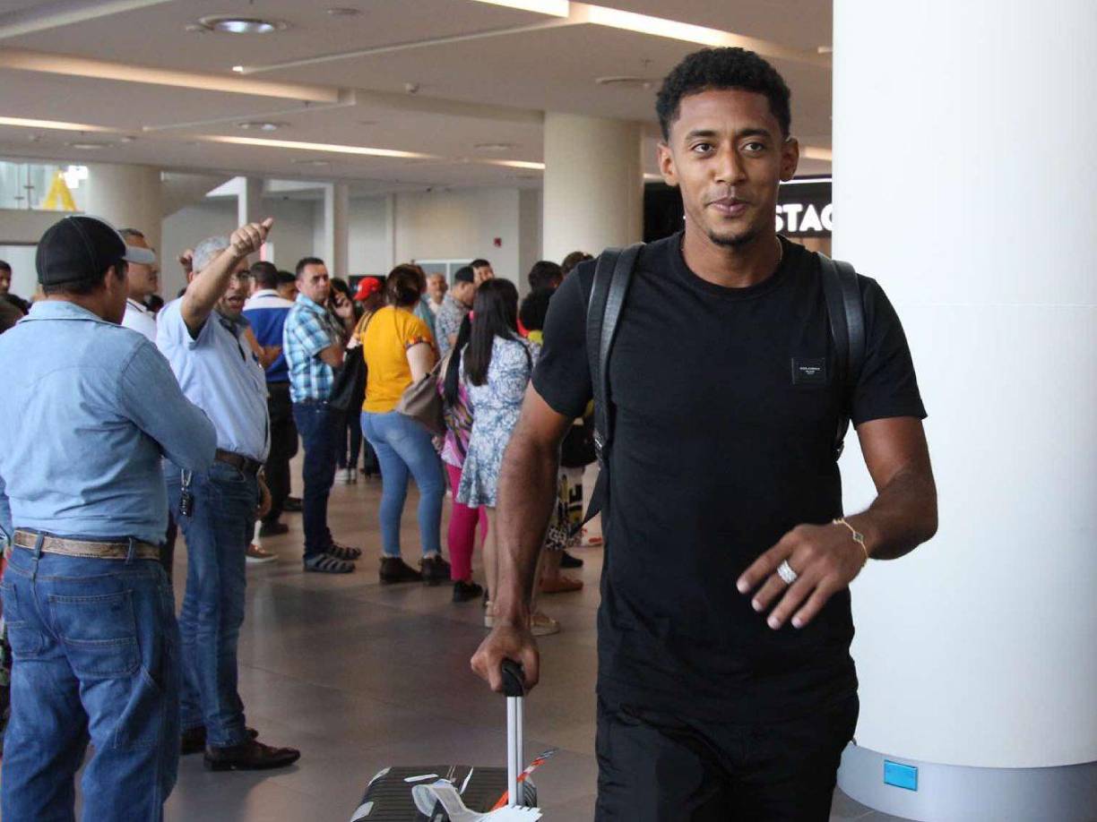 Procedente de México, el capitán Antony Choco Lozano también aterrizó al Aeropuerto de Palmerola.