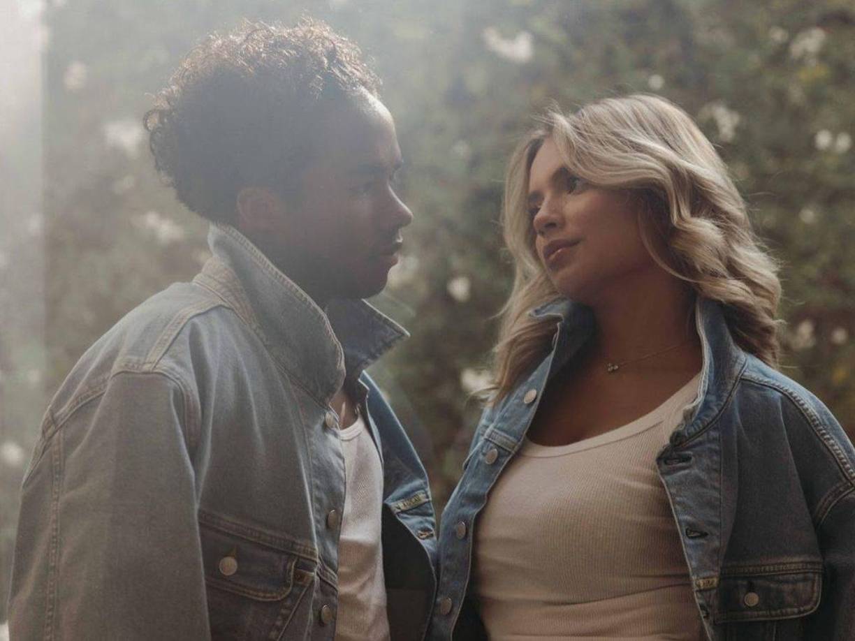 El que incumpla esto “<i>tiene que darle a la otra persona lo que quiera a fin de mes.</i>