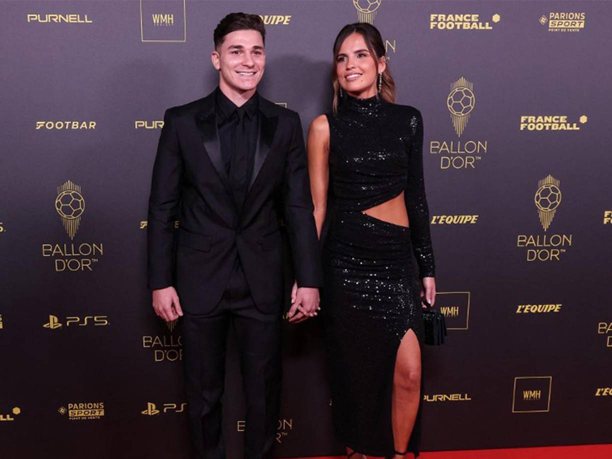 El atacante argentino Julián Álvarez junto a su novia la profesora Emilia Ferrero.