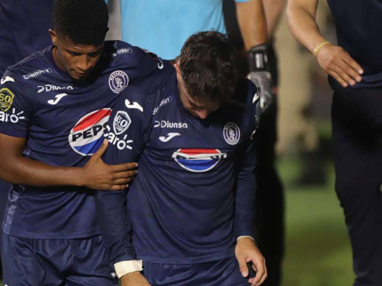 El panameño Jorge Serrano se encargo de llevarse a Auzmendi que se retiró destrozado.