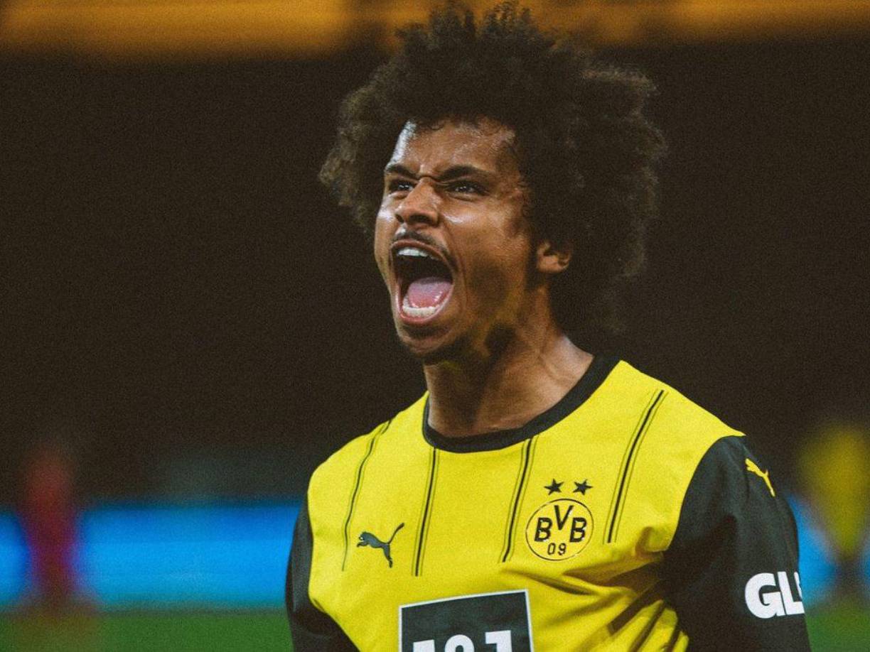 Liverpool y Chelsea están interesados en el jugador Adeyemi, quien la está rompiendo en el Dortmund en la presente campaña. 