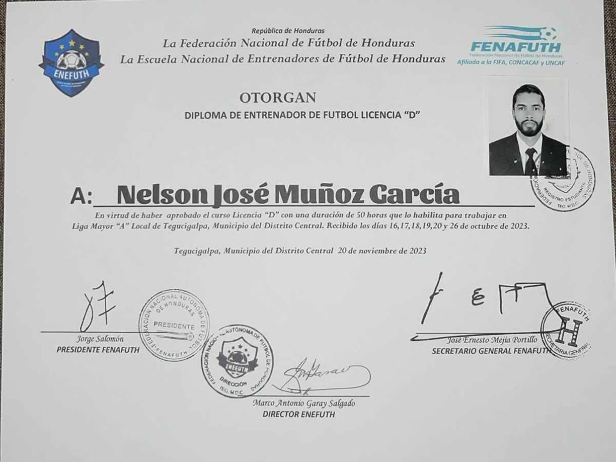 El futbolista obtuvo recientemente la Licencia D de entrenador otorgado por la Federación de Fútbol de Honduras, tras aprobar un curso de duración de 50 horas.