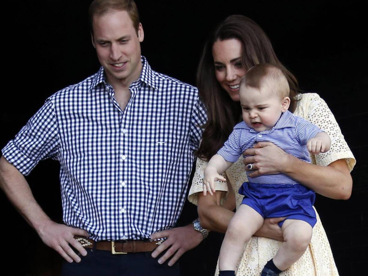 22 de julio de 2013: nace Jorge, primer hijo del príncipe William y Kate, y bisnieto de la reina, que tiene así a tres generaciones de herederos directos al trono. La pareja tendrá después a Carlota en 2015 y a Luis en 2018.